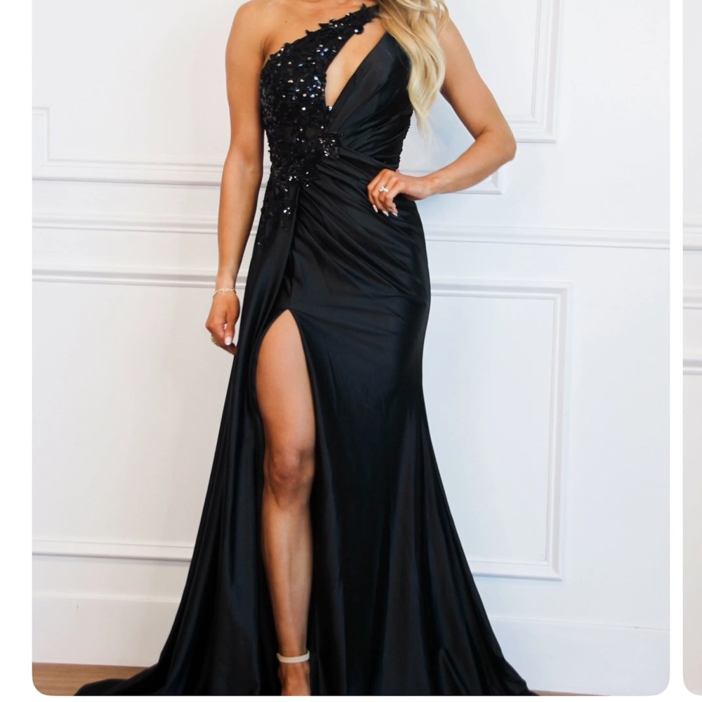 Chic One Shoulder Black Evening Dress